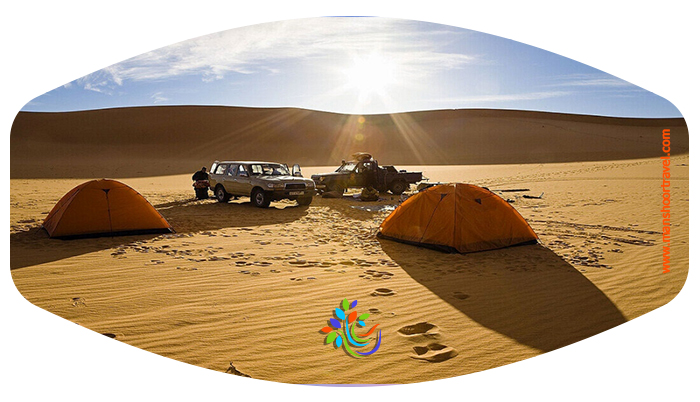 کویر ورزنه یکی از زیبایی‌های بخش شرقی شهر اصفهان و بخش مرکزی ایران است. این کویر در فاصله 117 کیلومتری شهر اصفهان و 10 کیلومتری شهر ورزنه و در جنوب‌غربی تالاب بین‌المللی گاوخونی قرار دارد و مساحتش چیزی در حدود 17000 هکتار است.