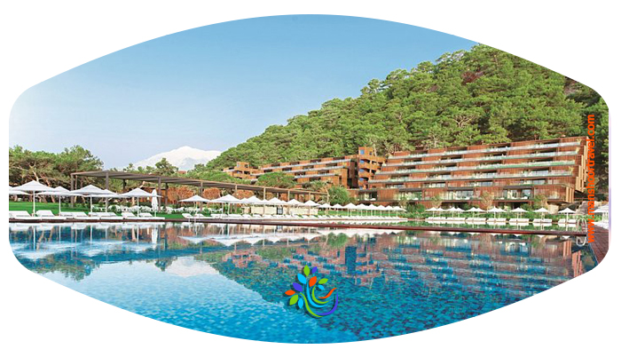 هتل مکس رویال کمر یکی از هتل های گروه زنجیره ای مکس رویال می باشد که در منطقه کِمِر قرار گرفته است. این هتل که در میان انبوهی از درختان قرار گرفته است دارای 150 هزار متر مربع مساحت می باشد. 