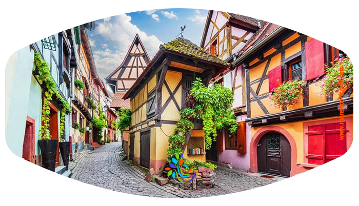 فرانسه در سالهای اخیر رتبه نخست در جذب بیشترین توریست خارجی را به خود اختصاص داده است. به طوری که در سال 2023 این کشور حدود 80 میلیون نفر گردشگر خارجی داشته است و طبق گفته سازمان جهانی گردشگری در رتبه نخست قرار گرفته است. 