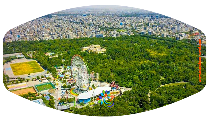 آشنایی با پارک ملت مشهد  پارک ملت مشهد یکی از شاخص‌ترین جاذبه‌های این شهر است که بیشتر گردشگران در سفرشان، بازدیدی از آن دارند. این پارک قدیمی ترین بوستان شهر مشهد است که در سال ۱۳۴۳ همزمان با حکومت محمدرضا پهلوی ساخته شد.