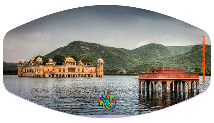 جیپور یا جایپور نام مرکز ایالت راجستان است که در شمال غربی کشور هند قرار دارد و یکی از قدیمی ترین شهرهای این کشور به حساب می آید که از سال 1727 میلادی تا کنون گذر روزگار را به تماشا نشسته است. 