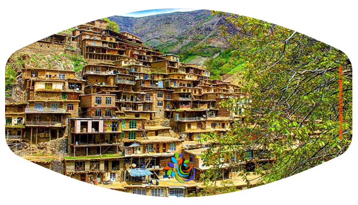 تنگی سر روستایی ست میان شهرستان کامیاران و سنندج که در رتبه‌بندی‌ها به عنوان یکی از روستاهای ممتاز کردستان شناخته می‌شود. این روستای دل‌انگیز و خوش آب و هوا، با معماری پلکانی و کوچه‌هایی مسقف، در مسیر چشمه‌های زلال و همیشه جاری و در آغوش کوه‌های سر به فلک