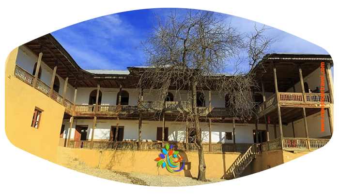 آلاشت، یکی از شهرهای شهرستان سوادکوه در استان مازندران می باشد. مردم الاشت از قومیت طبری هستن و به زبان مازندرانی صحبت می کنند. آلاشت که در سال 1352 و با تاسیس شهرداری تبدیل به شهر شد در زبان محلی به معنی اشیانه عقاب می باشد و دلیل آن نیز وجود عقاب های فر