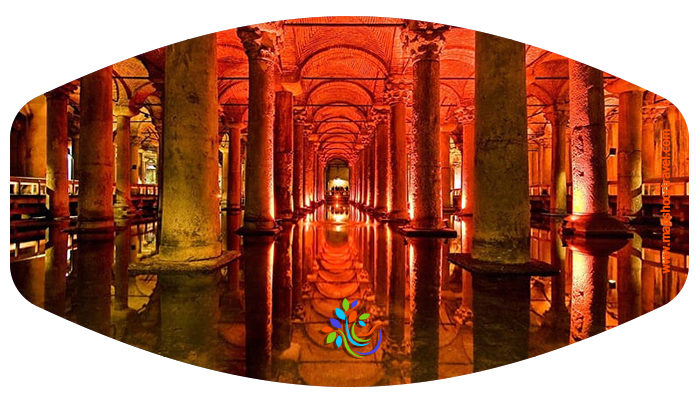 آب انبار باسیلیکا استانبول، یکی از ساختمان های قدیمی و با شکوه پایتخت ترکیه محسوب می شود که در بخش جنوب غرب مسجد ایا صوفیه واقع شده است. آب انبار باسیلیکا به دستور ژوستینیانوس اول، امپراطور دوران بیزانس که بین سال های ۵۶۵-۵۲۷ میلادی می زیسته است، 