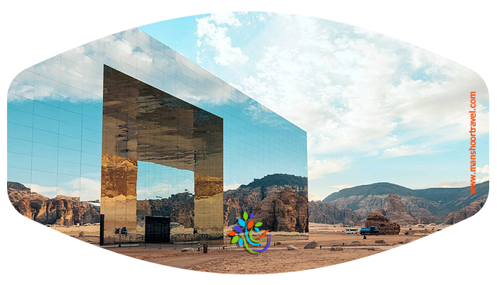 بزرگترین ساختمان آینه ای در صحرای العلا عربستان   عربستان سعودی برنامه‌های بلندپروازانه و بحث‌انگیزی دارد تا این کشور تا سال ۲۰۳۰ به نخستین مقصد گردشگری دنیا تبدیل شود. یکی از آن‌ها ساختمان آینه‌ای است که در دره عشار در شمال غربی شهر قدیمی العلا بنا شده. 