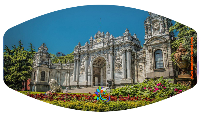 کاخ دولماباغچه بین سالهای ۱۸۴۳ و ۱۸۵۶، بدستور سلطان عبدالمجید یکم، ۳۱امین پادشاه عثمانی،