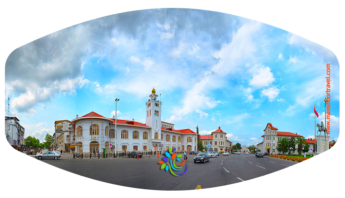 میدان شهرداری رشت که یکی از محبوب ترین جاذبه های گردشگری شهر رشت می باشد، میدانی تاریخی که در سال های اخیر شکل و شمایل تازه ای پیدا کرده و به پاتوق اصلی مردم این شهر و مسافران و گردشگران تبدیل شده است. 