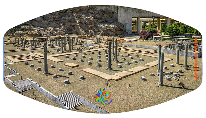 باغ موزه مینیاتور تهران بوستانی سه هکتاریست که در شرق پایتخت قرار دارد. این بوستان در سال 1392 افتتاح شد و ساخت آن حدود 2 سال زمان برد. در این مجموعه 13 جاذبه تاریخی ایران که ثبت جهانی شده‌اند در مقیاس یک بیست‌وپنجم اندازه واقعی برای علاقه‌مندان نمایش داد