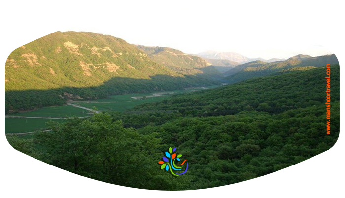 تنگه چهل چای یکی از جاذبه های گردشگری اسنتان گلستان می باشد که در قسمت جنوب غربی استان و در شهرستان مینودشت قرار گرفته است. منطقه چهل چای، شامل تنگه، رودخانه و جنگل آن بخشی از جنگل های هیرکانیست، 