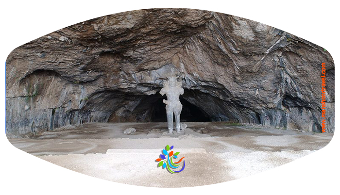 همه چیز درباره مجسمه شاپور اول  شاپور اول فرزند اردشیر بابکان بنیان‌گذار سلسله ساسانی و از مقتدرترین پادشاهان تاریخ ایران بود. وی پس از به سلطنت رسیدن، شکست‌ها و پیروزی‌های بسیاری را تجربه کرد و از خود یادگاری‌های فراوانی برجای گذاشت.