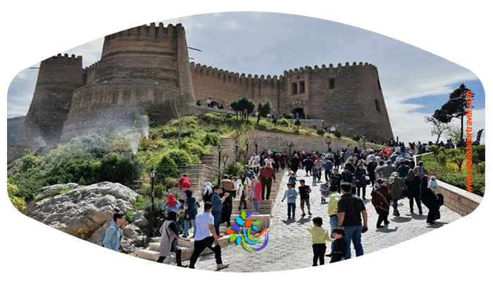 قلعه فلک الافلاک: دژی به جای مانده از دوران ساسانیان.در مرکز شهر خرم آباد و در بلندای تپه ای مشرف بر شهر، بنای تاریخی وجود دارد که نامش قلعه فلک الافلاک یا دژ شاپور خواست است. این قلعه با نام دوازده برجی هم شناخته می شود.