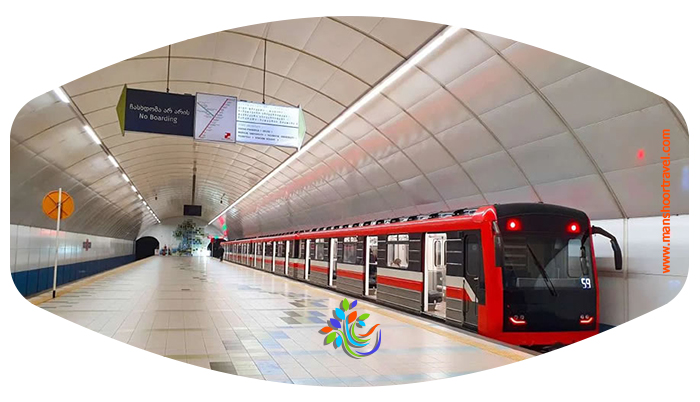 شهر تفلیس، پایتخت و بزرگترین شهر کشور گرجستان است که با بافت قدیمی، خیابان هایی باریک و پیاده روهای سنگفرش شده اش شناخته می شود.