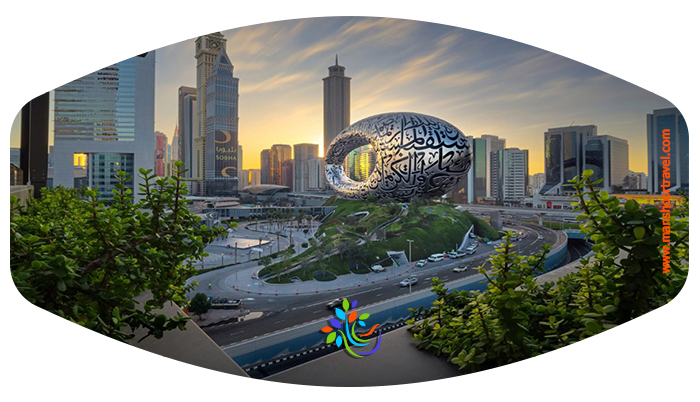 موزه آینده دبی، ساختمانی بسیار مدرن و عظیم است که آن را در منطقه اقتصادی دبی و در بزرگراه شیخ زائد، در کنار برج‌های بزرگ امارات احداث شده است. 