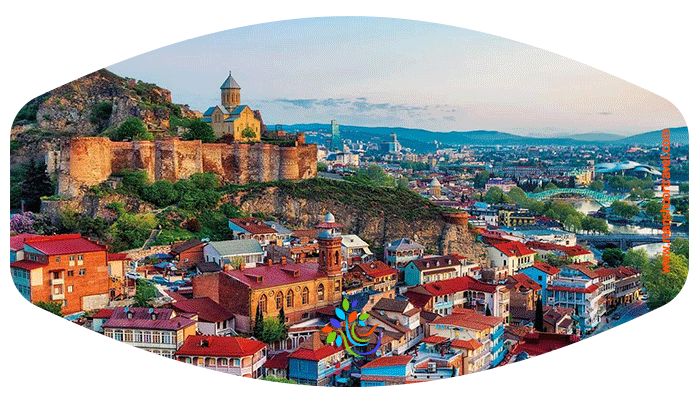 راهنمای سفر به تفلیس.شهرتفلیس پایتخت و بزرگترین شهر کشورگرجستان می باشد که در قسمت مرکزی این کشور قرار گرفته است. تفلیس شهر یک میلیون و چهار صد هزار نفری است که توسط رودخانه متکواری به دو قسمت تبدیل می شود.